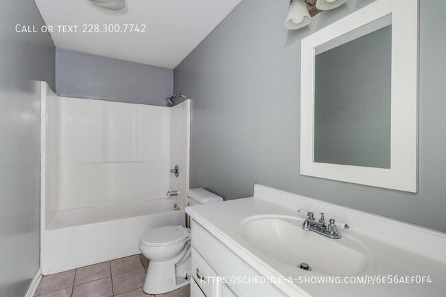 Building Photo - 124 30th 1/2 St-B