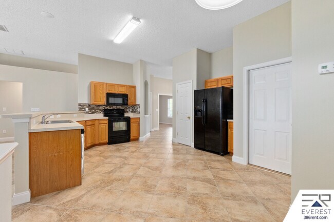 Building Photo - 24 Pittwick Ln