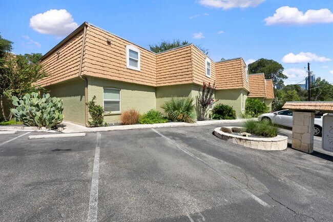 Building Photo - 1500 East Side Dr