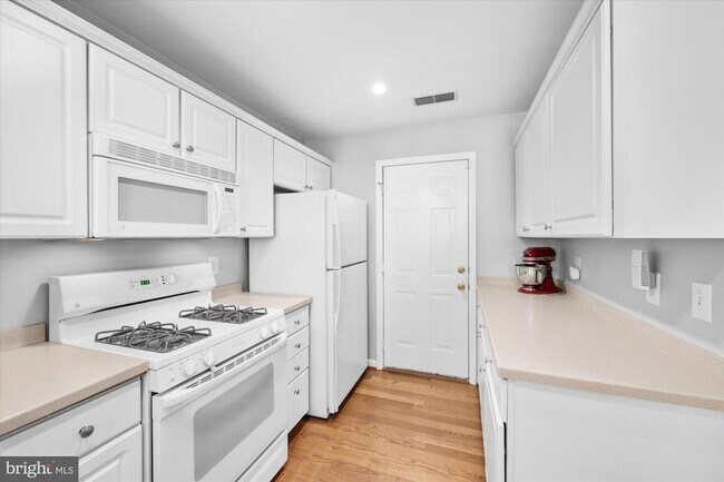 Building Photo - 4910 Barbour Dr