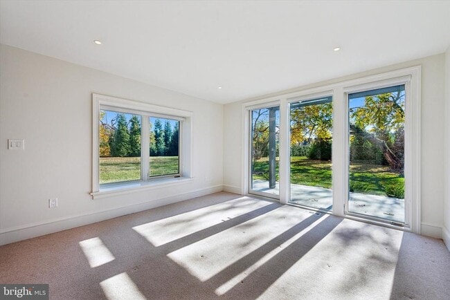 Building Photo - 767 Newtown Rd