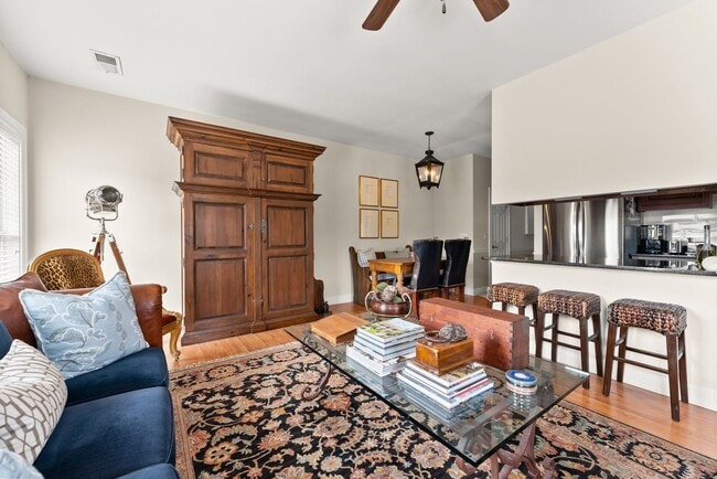 Building Photo - Charming, Step-Less 2 bedroom home with Private Patio Near Lake Lanier