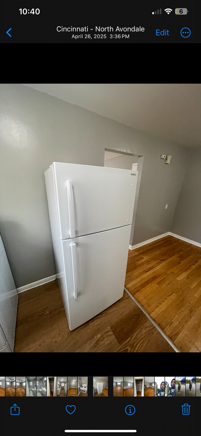 Kitchen refrigerator - 100 Clinton Springs Ave