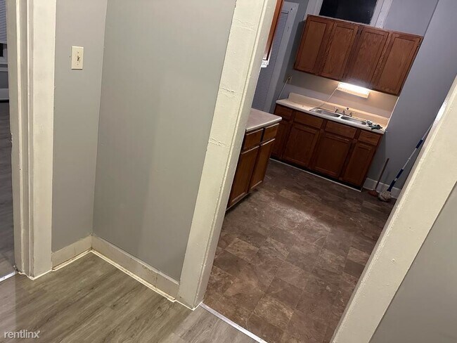 Building Photo - 2 br, 1 bath Duplex - 331 Wood Street 331