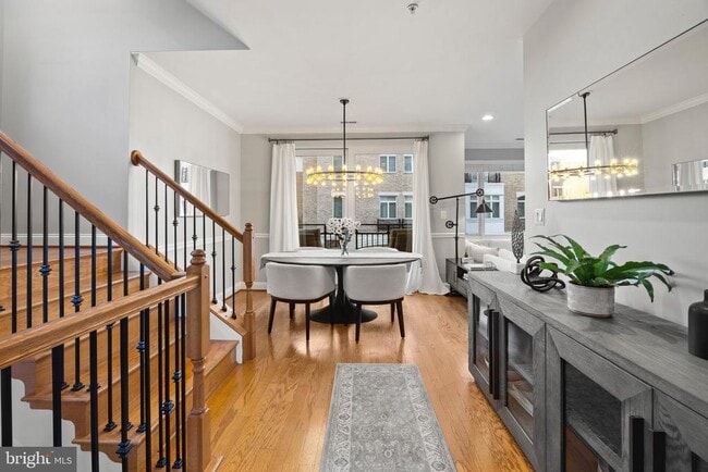 Building Photo - 900 Valencia Ct