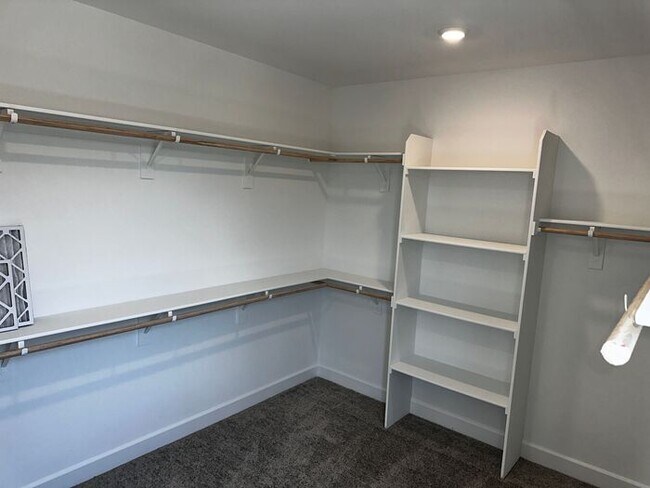 Building Photo - Beautiful 4 bedroom new home in Sierra wes...