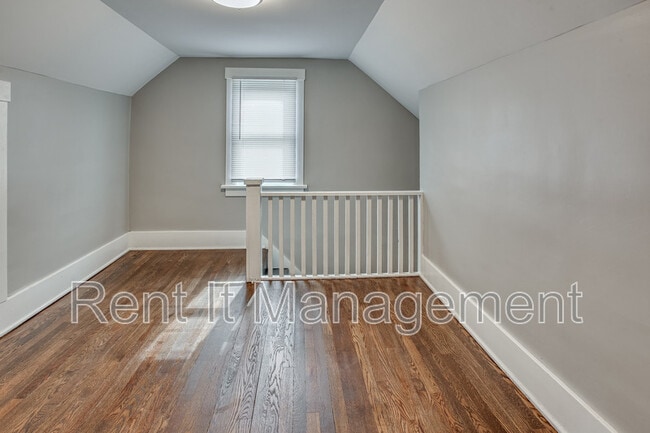 Building Photo - 1823 S 60th St