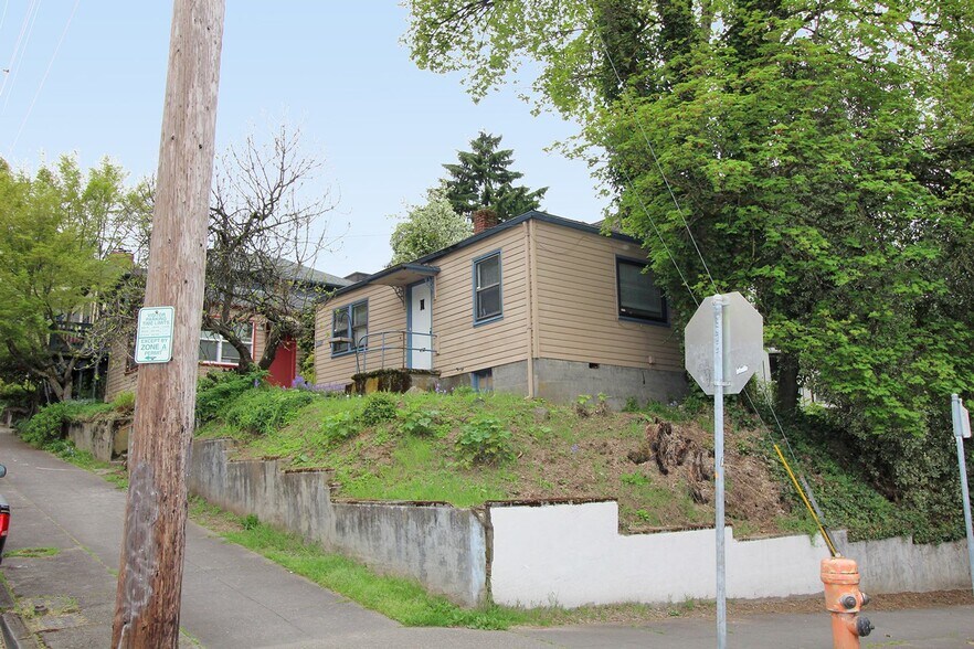 Building Photo - 1807-1811 SW Market St