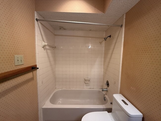 Building Photo - 816 Summit Dr