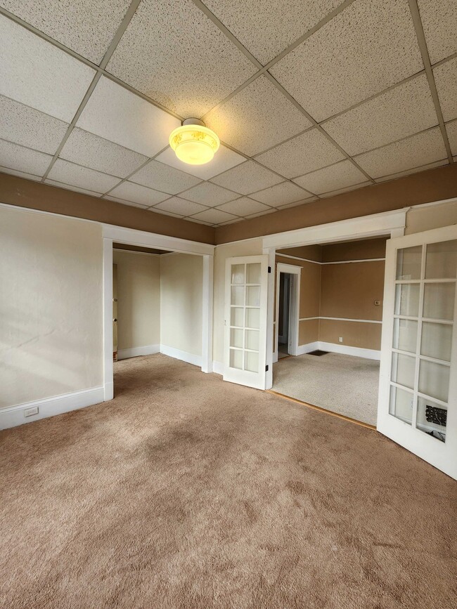 Building Photo - 304 NE 50th St