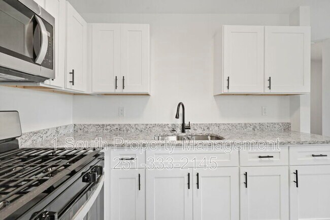 Building Photo - 377 Tuttle Ave