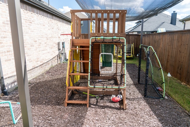 Building Photo - 198 Western Way