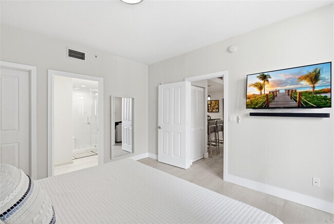 Building Photo - 511 SE 5 Ave