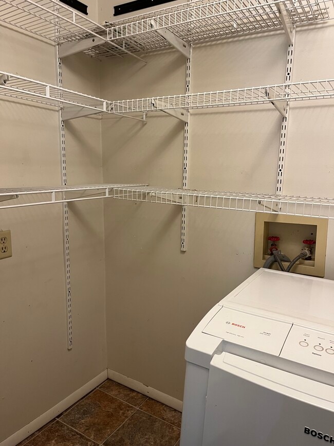 Building Photo - 1035 IN-25