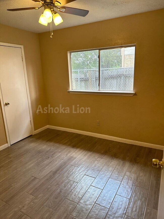 Building Photo - Beautiful 4 bedroom 2 bath home for rent