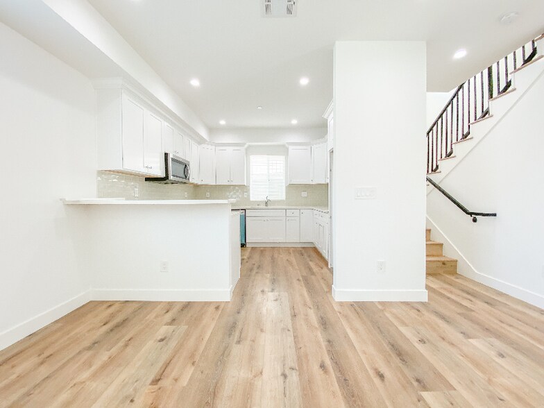 Building Photo - 6754 W 86th Pl