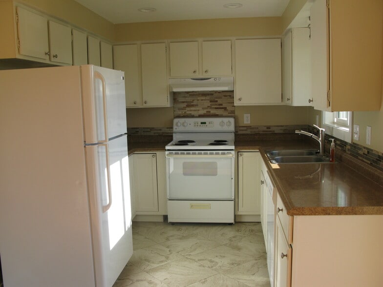 Building Photo - 305 S 5th St W