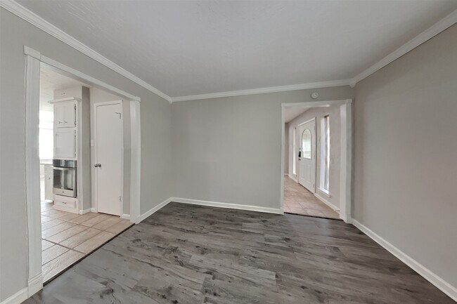 Building Photo - 25402 Elm Creek Dr