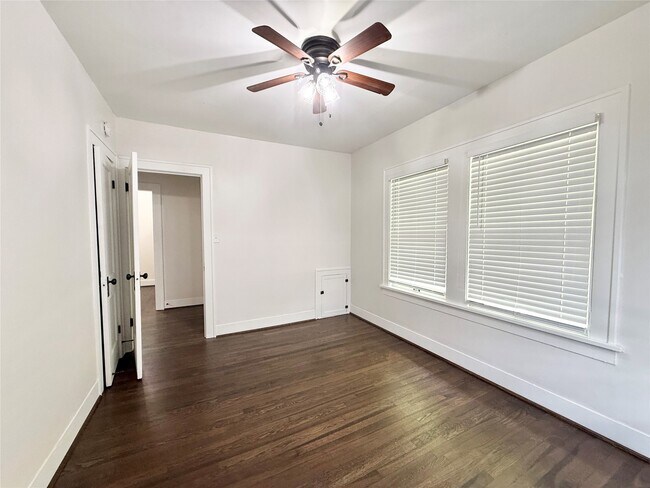 Building Photo - 1136 Berthea St