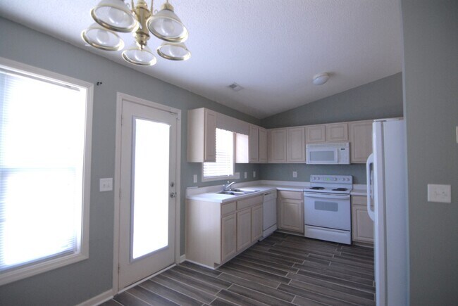 Building Photo - 800 Remount Ct