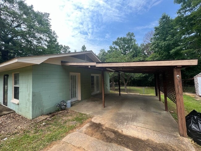Building Photo - 3 bedroom 1 bathroom in Northport