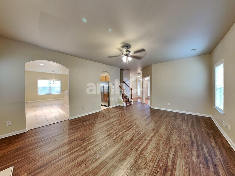 Building Photo - 5177 Rosewood Pl