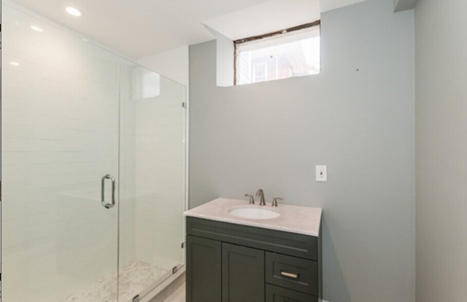 Building Photo - 34 Upham Ave