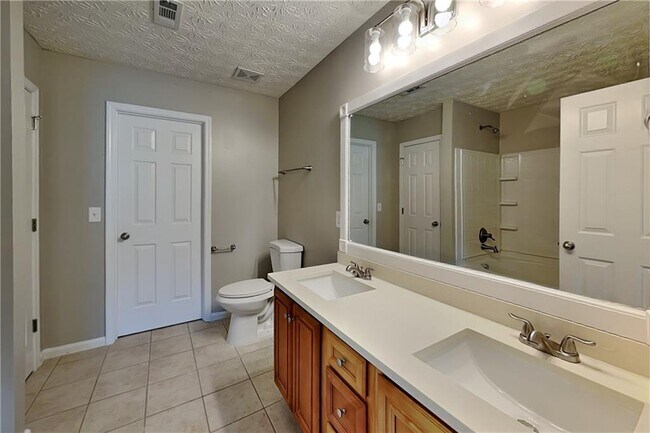 Building Photo - 231 Waterbury Way