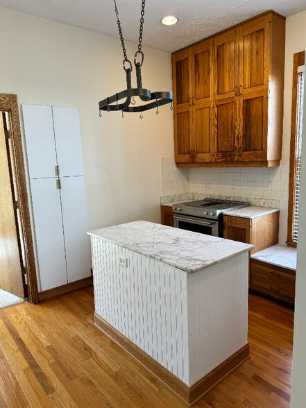 Building Photo - 814 N Park Ave