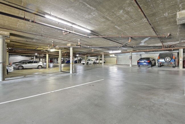 Building Photo - Beautiful 2B | 2B Condo in Los Feliz!