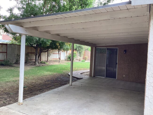 Building Photo - 9615 N Buttonwood Ct