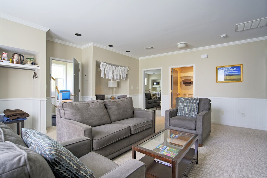Building Photo - 2 Willets Pl