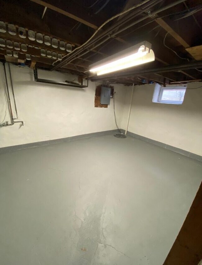 Building Photo - 218 Noble St