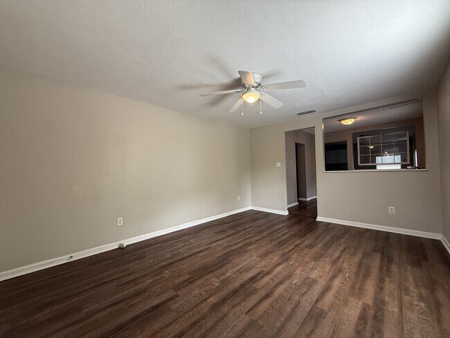 Building Photo - 509 Live Oak StreetUnit 2