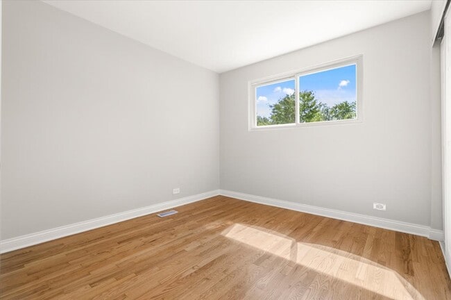 Building Photo - 1704 N Drury Ln