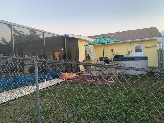 Building Photo - 571 Bellaire Dr