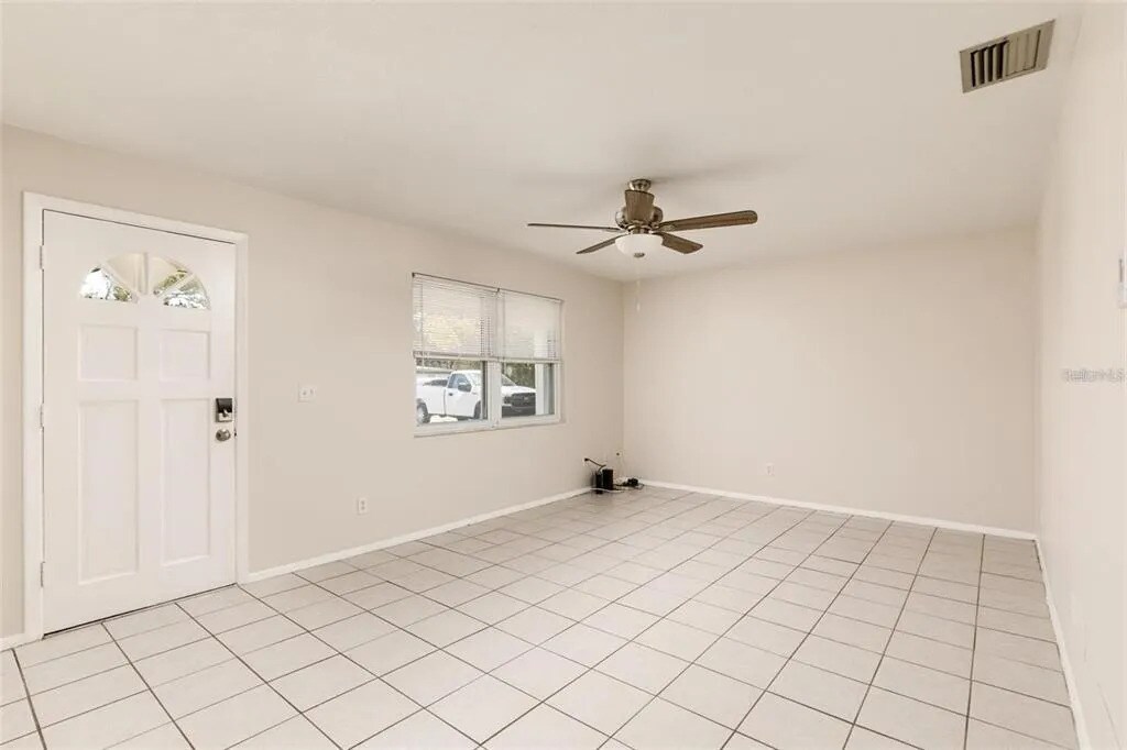 Building Photo - 2545 Hillsdale Ave