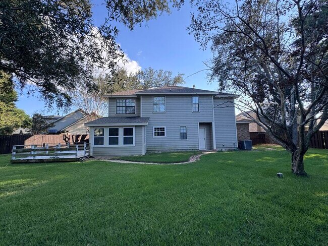 Building Photo - 315 Parkwood Pl