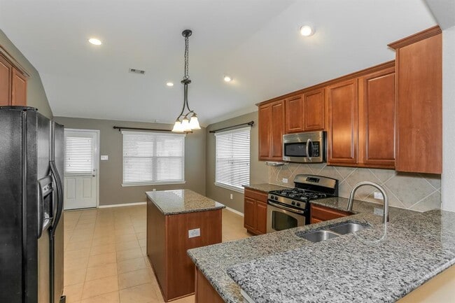 Building Photo - 28639 Lockeridge View Dr