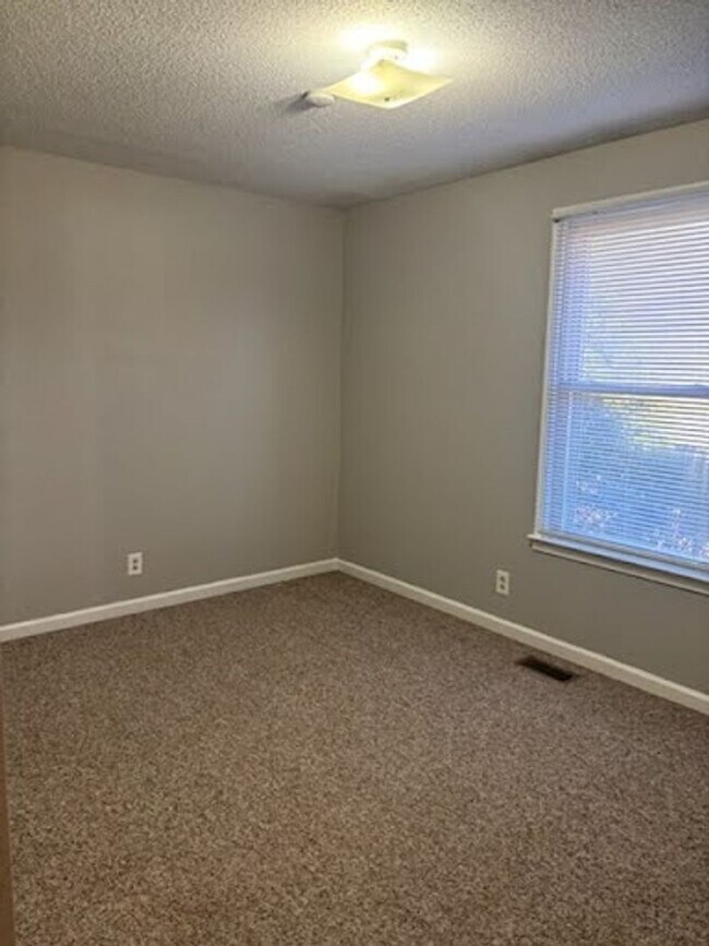 Building Photo - 3104 Spring Creek Ct