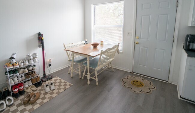 Building Photo - 716 Alton Rd