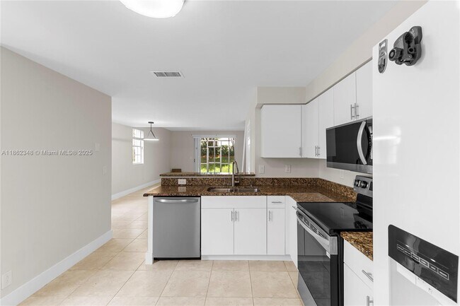 Building Photo - 1081 Sorrento Dr
