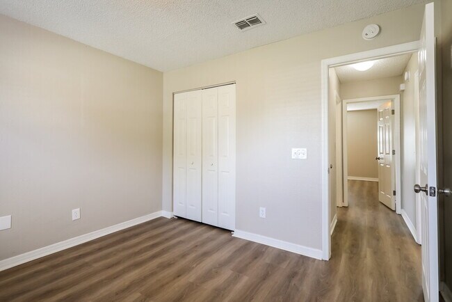 Building Photo - 8405 Rockridge Ct