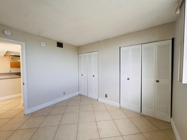 Building Photo - 500 Executive Center Dr