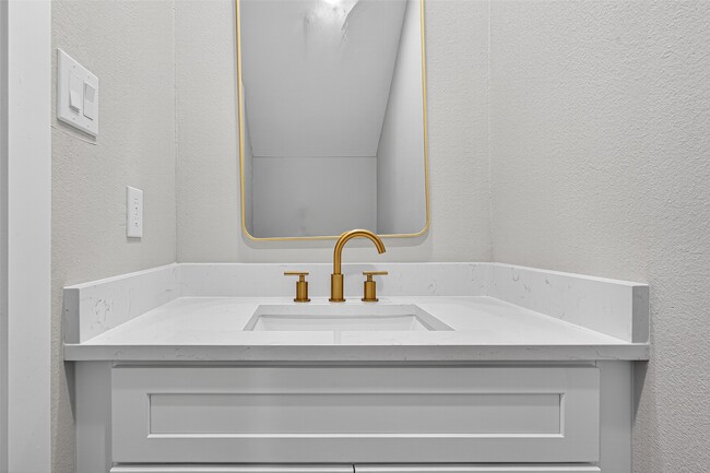 Building Photo - 809 Avenue J Pl