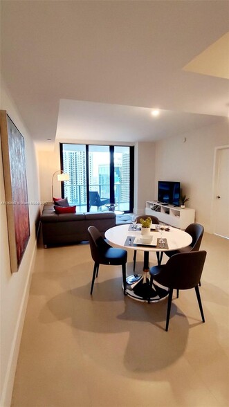 Building Photo - 1010 Brickell Ave