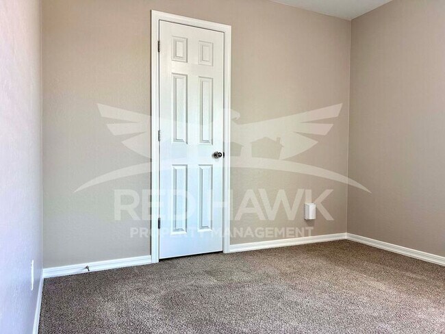 Building Photo - 1050 Kachina Dr
