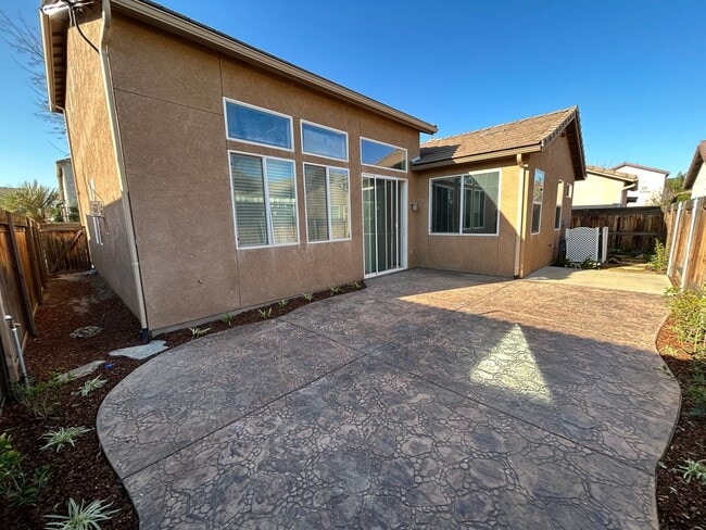 Building Photo - Beautiful & Spacious home in The Desirable Bella Serra Gated Community!