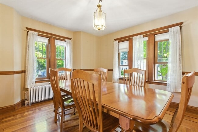 Building Photo - 28 Edgeworth St