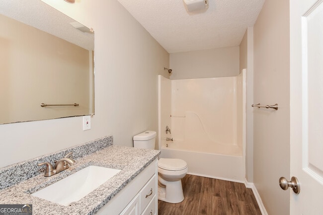 Building Photo - 10 Summit St